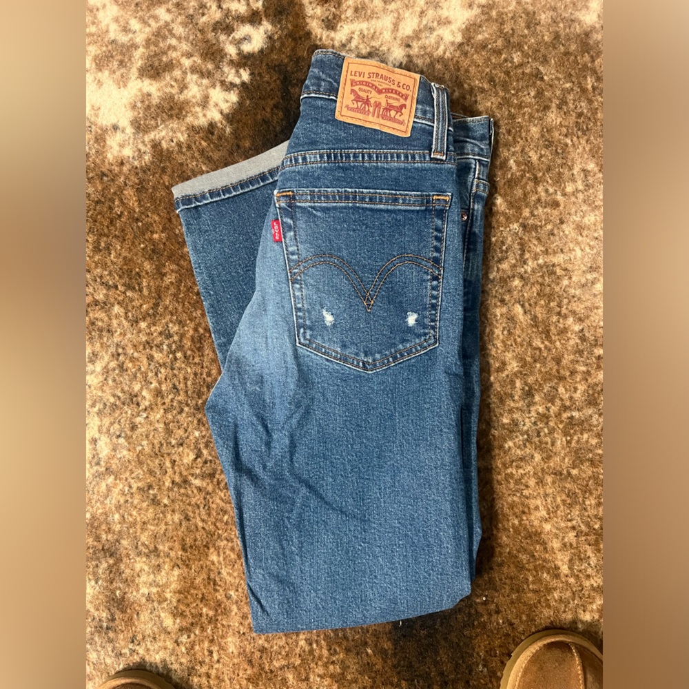 Brand New Levi’s Wedgie skinny size 28